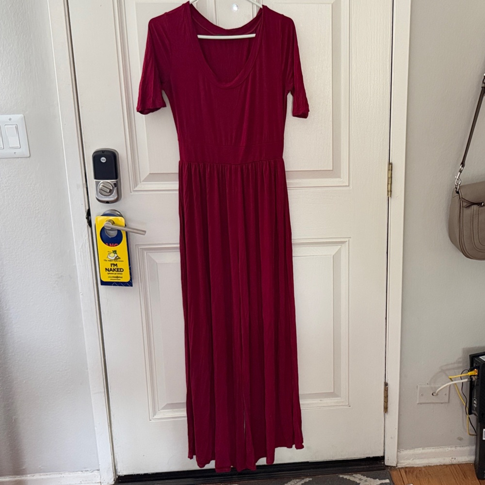Women's Scoop Neck Burgundy Maxi Dress